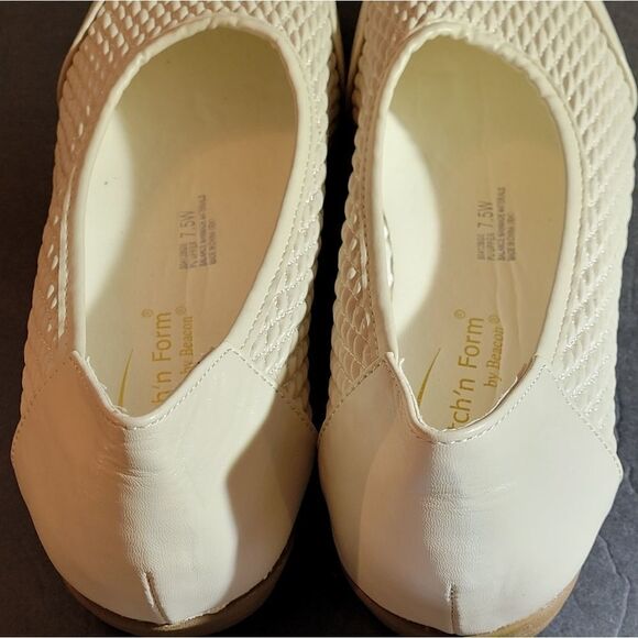 BRAND NEW STRETCH'S FROM BEACON WHITE FLAT SHOES - Picture 6 of 16